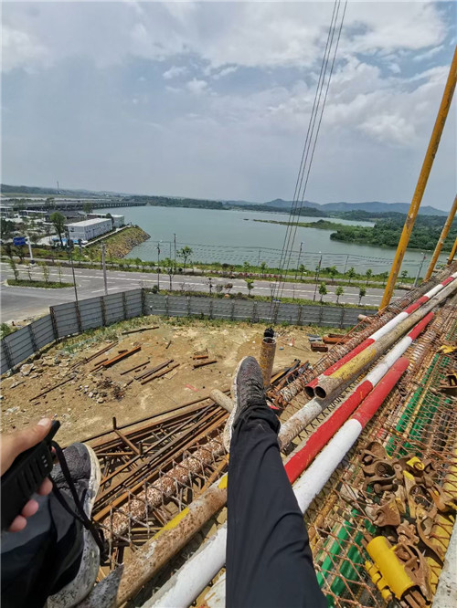 陵川县作业中发生设备损坏或人员意外，责任怎么划分？