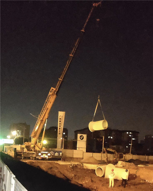 陵川县“弯臂矫正”—— 吊车的 “形变补偿” 技术