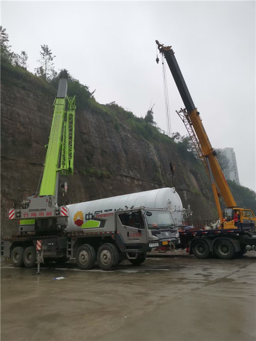 陵川县“不怕风雨冻”—— 吊车的 “恶劣环境适应” 技术